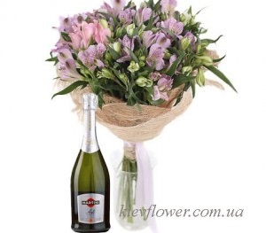 Букет альстромерій + Martini Asti в подарунок. — Букети квітів купити з доставкою в KievFlower.  Артикул: 101559