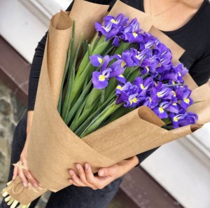 Букет синіх ірисів — Букети квітів купити з доставкою в KievFlower.  Артикул: 1078