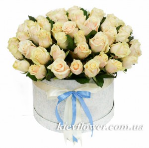 Boxed roses "Tenderness" — KievFlower - flowers to Kiev & Ukraine 