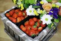 Strawberry-flowery present
