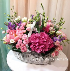 Кошик "Моя прекрасна леді" — Кошики квітів купити з доставкою в KievFlower. Артикул: 55543