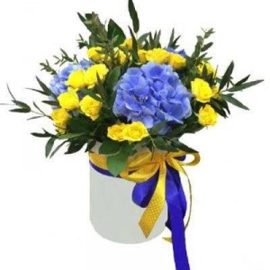 Коробка из цветов на День Независимости — Kievflower - Доставка цветов