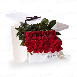25 троянд в подарунковій коробці — Квіти в подарункових коробках купити з доставкою в KievFlower.  Артикул: 0651
