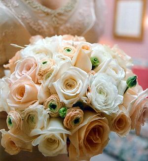 Букет нареченої троянди і анемони№13 — Весільні букети купити з доставкою в KievFlower.  Артикул: 9013