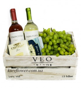 Сир, вино і виноград — Kievflower - Доставка квiтiв
