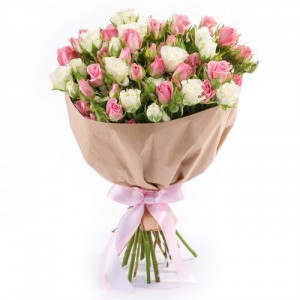 Бело- розовые кустовые розы — Kievflower - Доставка цветов