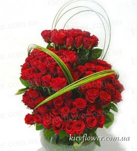 Композиция из 75 роз "Кармен" — Букеты цветов заказать с доставкой в KievFlower.  Артикул: 0602