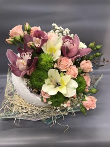 Easter flower arrangement — KievFlower - flowers to Kiev & Ukraine 