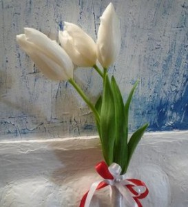 3 тюльпана — Букеты цветов заказать с доставкой в KievFlower.  Артикул: 17996