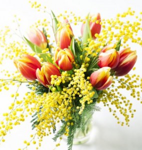 Букет из тюльпанов с мимозой — Kievflower - Доставка цветов