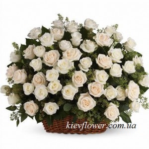 Траурная корзина из белых роз — Kievflower - Доставка цветов