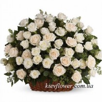 Траурная корзина из белых роз