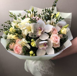 Bouquet of orchids with delivery