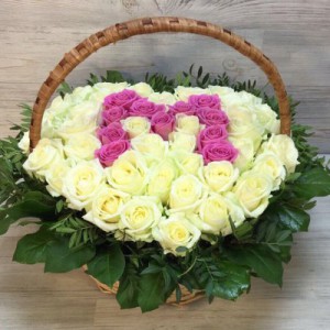 Композиция из 51 розы с буквой — Kievflower - Доставка цветов