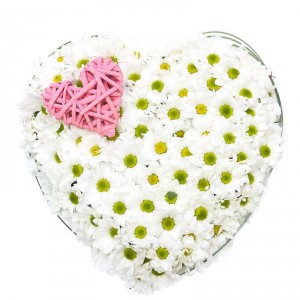 Heart-shape box of bush chrysanthemum — KievFlower - flowers to Kiev & Ukraine 
