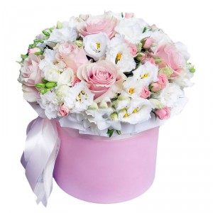 Шляпная коробка из нежных оттенков ко Дню Матери — Kievflower - Доставка цветов