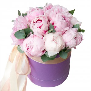 Peonies in a hat box — KievFlower - flowers to Kiev & Ukraine 
