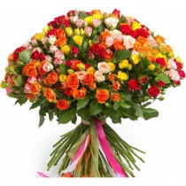 Букет из 51 разноцветной кустовой розы