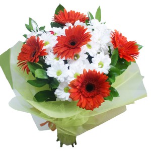 Bouquet of gerberas and chamomile chrysanthemums for Mom — KievFlower - flowers to Kiev & Ukraine 