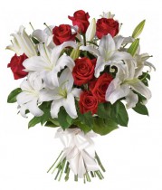 Красивый букет из роз и белых лилий ко Дню матери