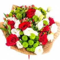 Букет из роз, эустомы и хризантем на День матери