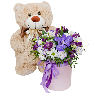 Воздушная композиция из цветов с медвежонком — Kievflower - Доставка цветов