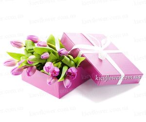 15 тюльпанів в подарунковій коробці — Квіти в подарункових коробках купити з доставкою в KievFlower.  Артикул: 0647