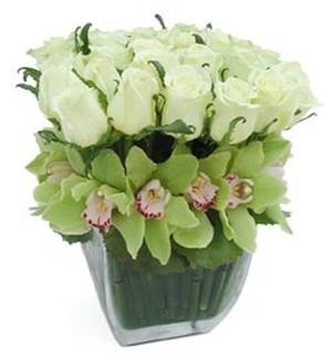 Сomposition "Island of Happiness" - Bouquets of flowers to order with delivery in KievFlower. Reference: 8008