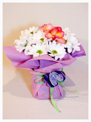 Composition "Chamomiles" - MARCH 8 - Corporate gifts order with delivery on KievFlower. Reference: 1822