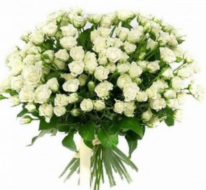 Букет из 101 белой кустовой розы — Kievflower - Доставка цветов